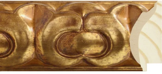 Motllura daurada de talla ornamental.